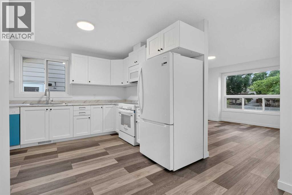 925 Erin Woods Drive SE, Calgary, Alberta  T2B 2X1 - Photo 7 - A2338307