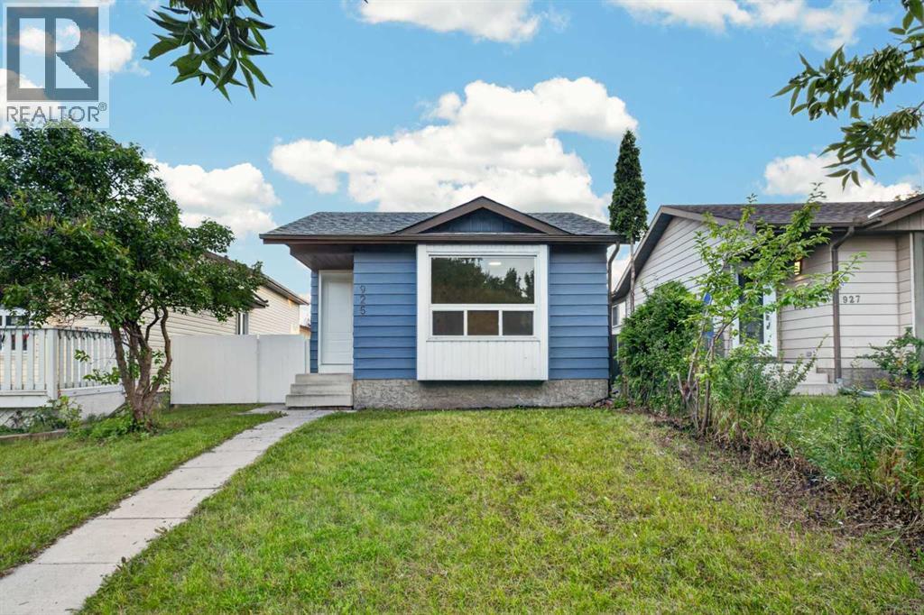 925 Erin Woods Drive SE, Calgary, Alberta