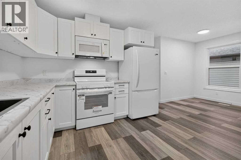925 Erin Woods Drive SE, Calgary, Alberta  T2B 2X1 - Photo 8 - A2338307