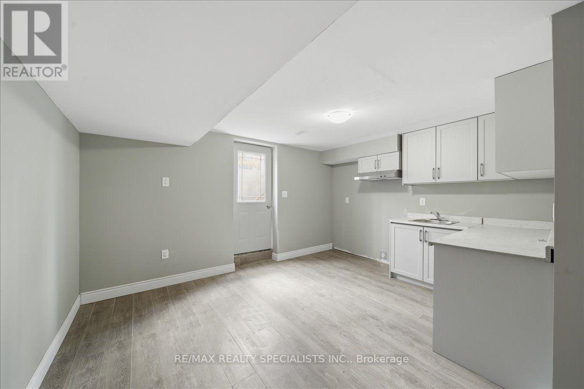 77 Mckenzie Way, Bradford West Gwillimbury, Ontario  L3Z 0J9 - Photo 2 - N13690016
