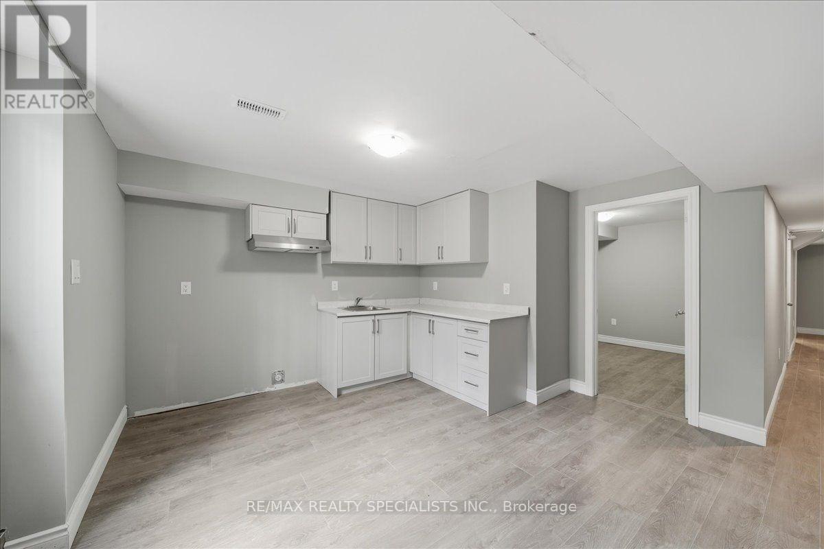 77 Mckenzie Way, Bradford West Gwillimbury, Ontario  L3Z 0J9 - Photo 3 - N13690016