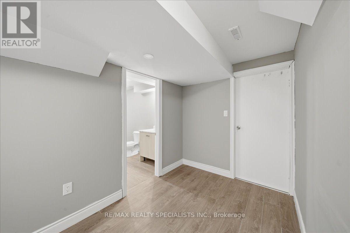 77 Mckenzie Way, Bradford West Gwillimbury, Ontario  L3Z 0J9 - Photo 5 - N13690016