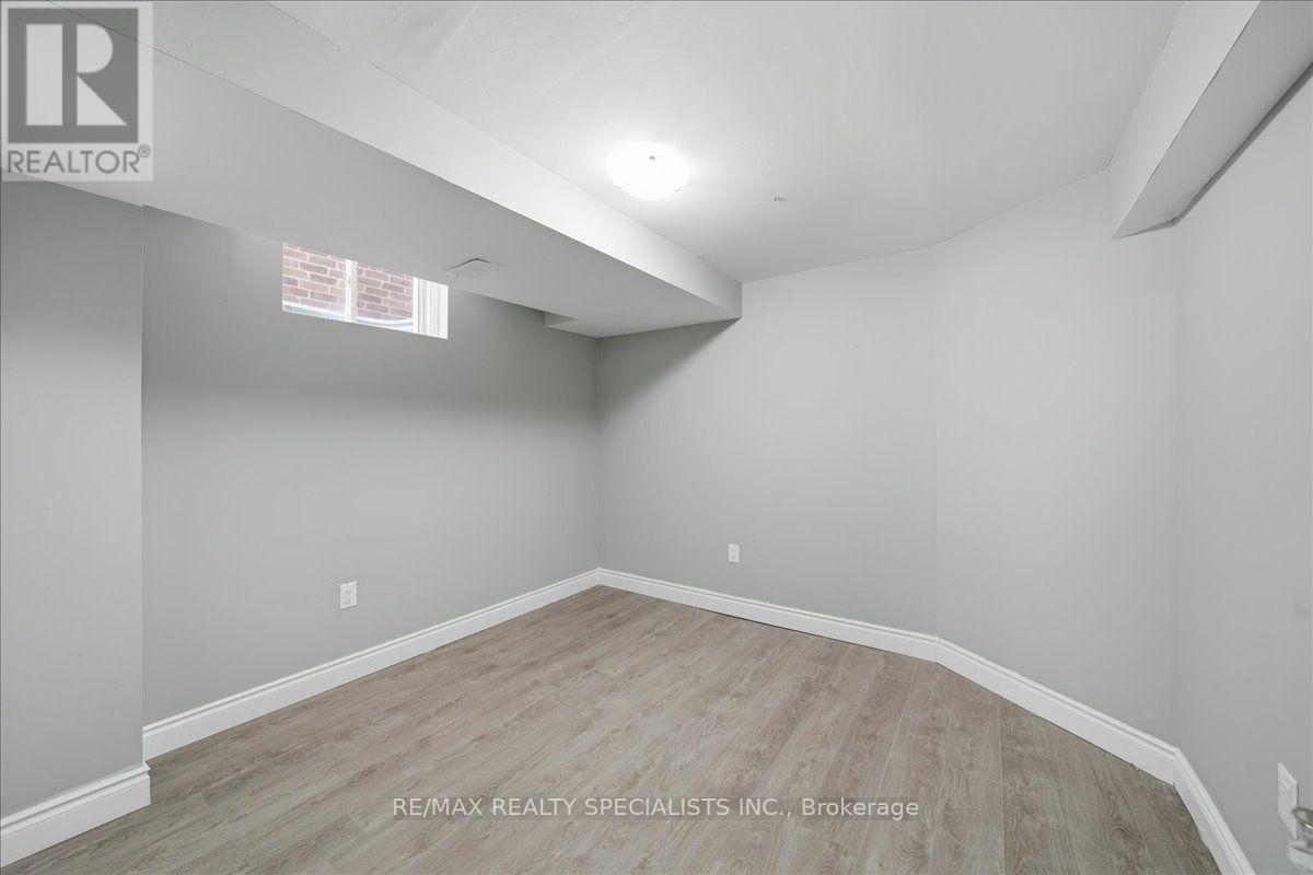 77 Mckenzie Way, Bradford West Gwillimbury, Ontario  L3Z 0J9 - Photo 8 - N13690016