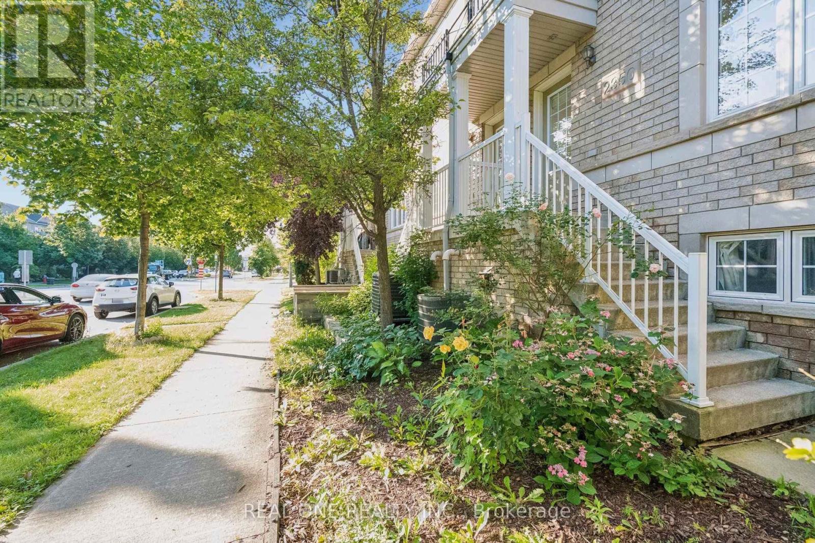 2350 Sutton Drive, Burlington (Orchard), Ontario  L7L 6Y8 - Photo 5 - W13690018