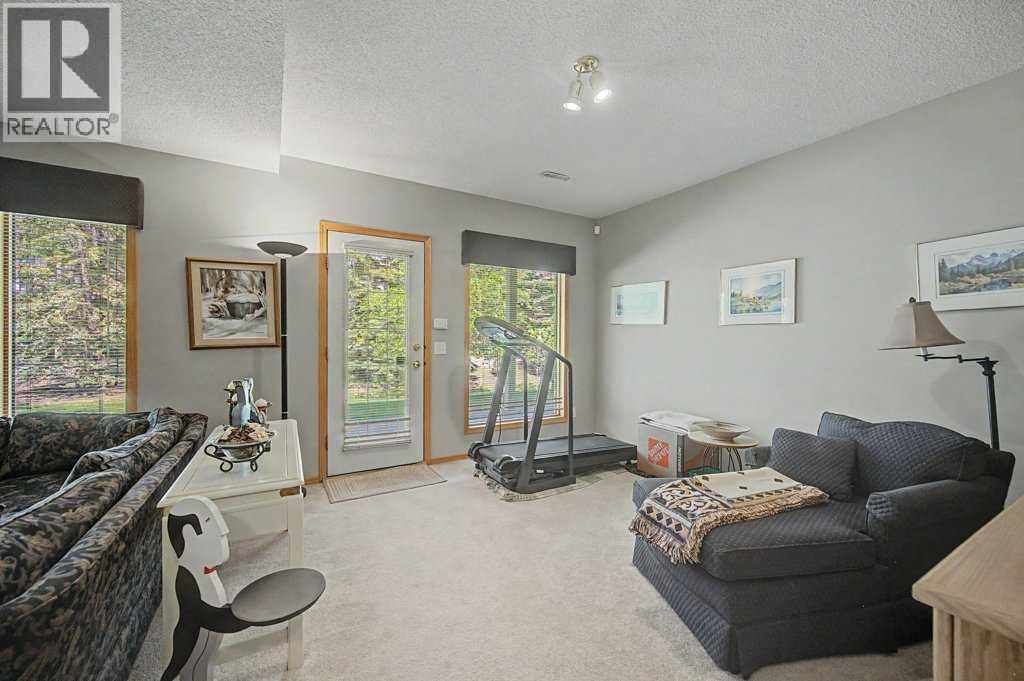 18 Prominence View SW, Calgary, Alberta  T3H 3M8 - Photo 33 - A2314106