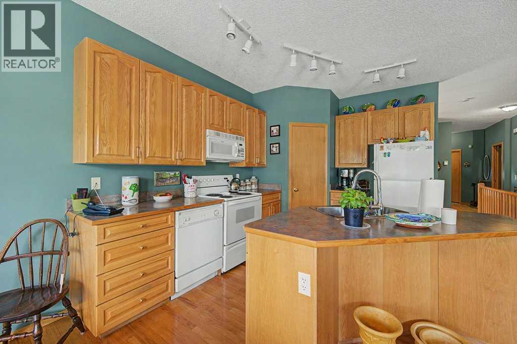 18 Prominence View SW, Calgary, Alberta  T3H 3M8 - Photo 13 - A2314106