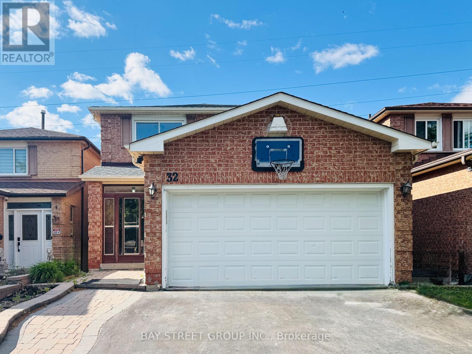 32 PERTHSHIRE STREET, Toronto, Ontario
