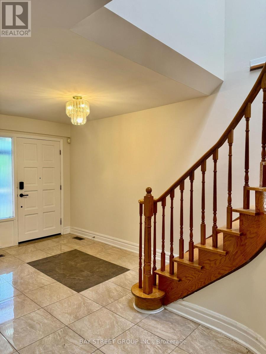 32 Perthshire Street, Toronto, Ontario  M1V 3A9 - Photo 10 - E13690026