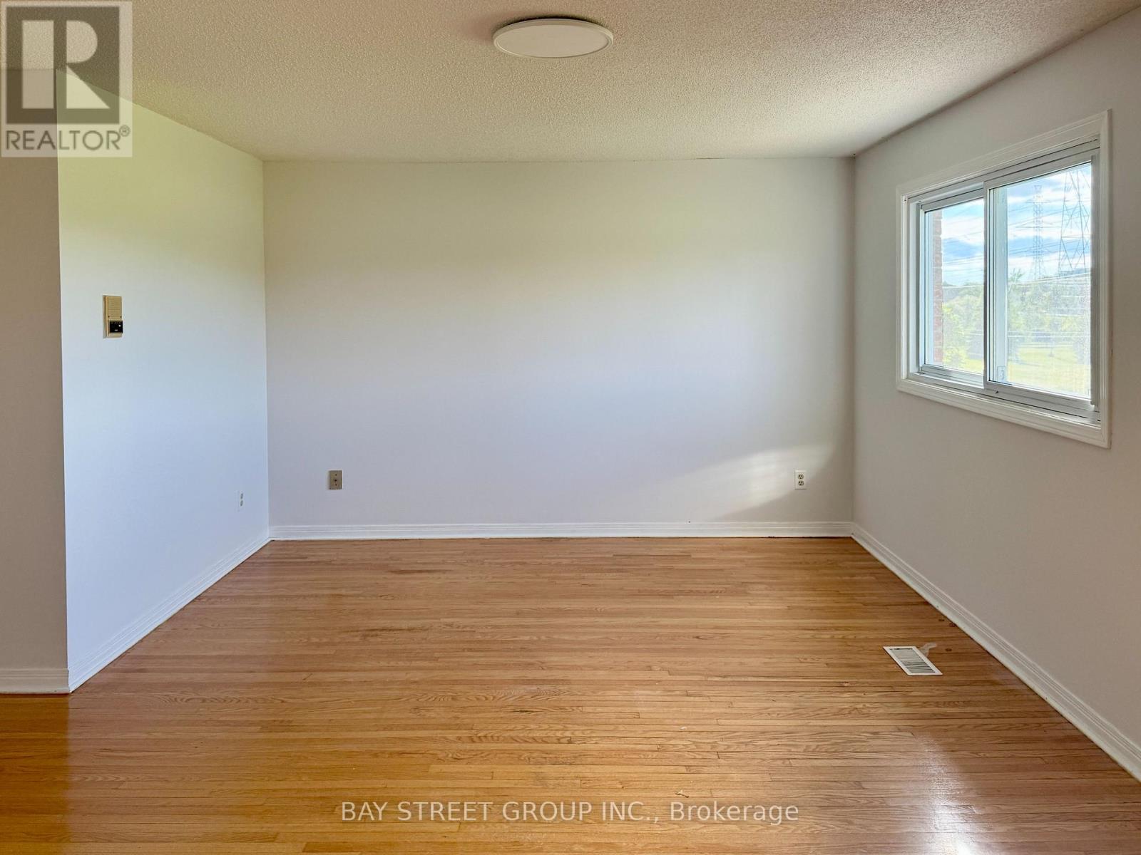 32 Perthshire Street, Toronto, Ontario  M1V 3A9 - Photo 13 - E13690026