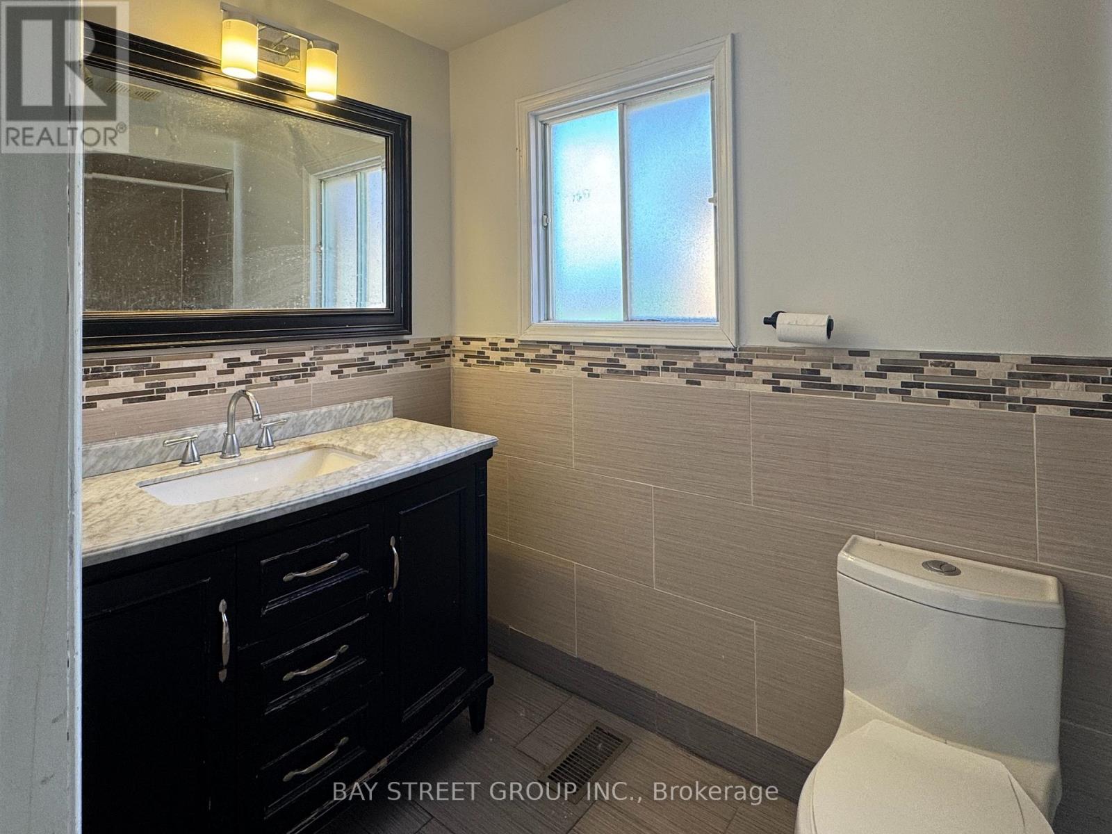 32 Perthshire Street, Toronto, Ontario  M1V 3A9 - Photo 14 - E13690026