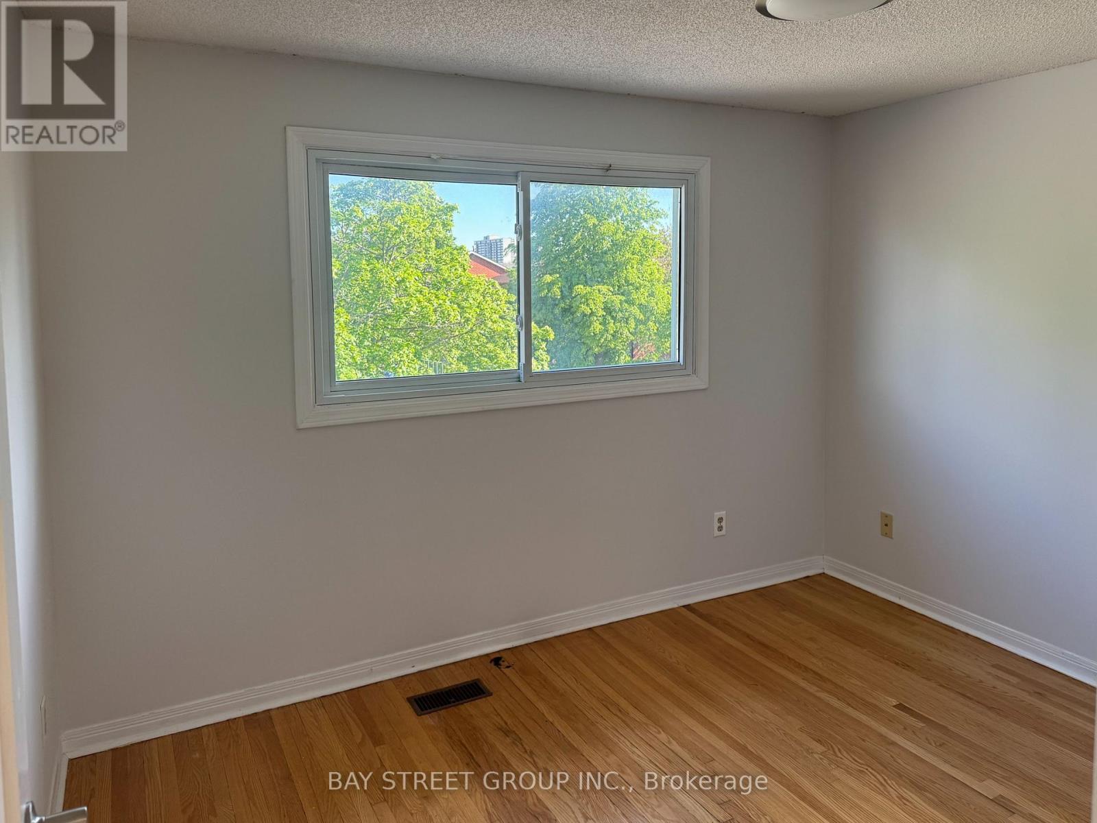 32 Perthshire Street, Toronto, Ontario  M1V 3A9 - Photo 17 - E13690026