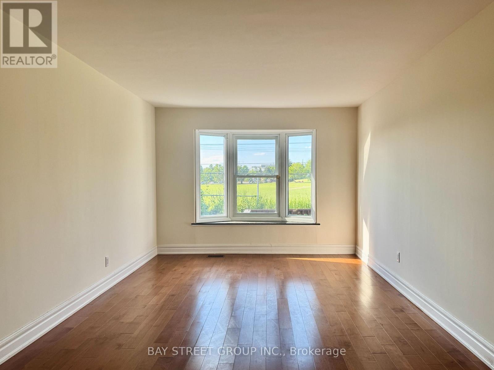 32 Perthshire Street, Toronto, Ontario  M1V 3A9 - Photo 5 - E13690026