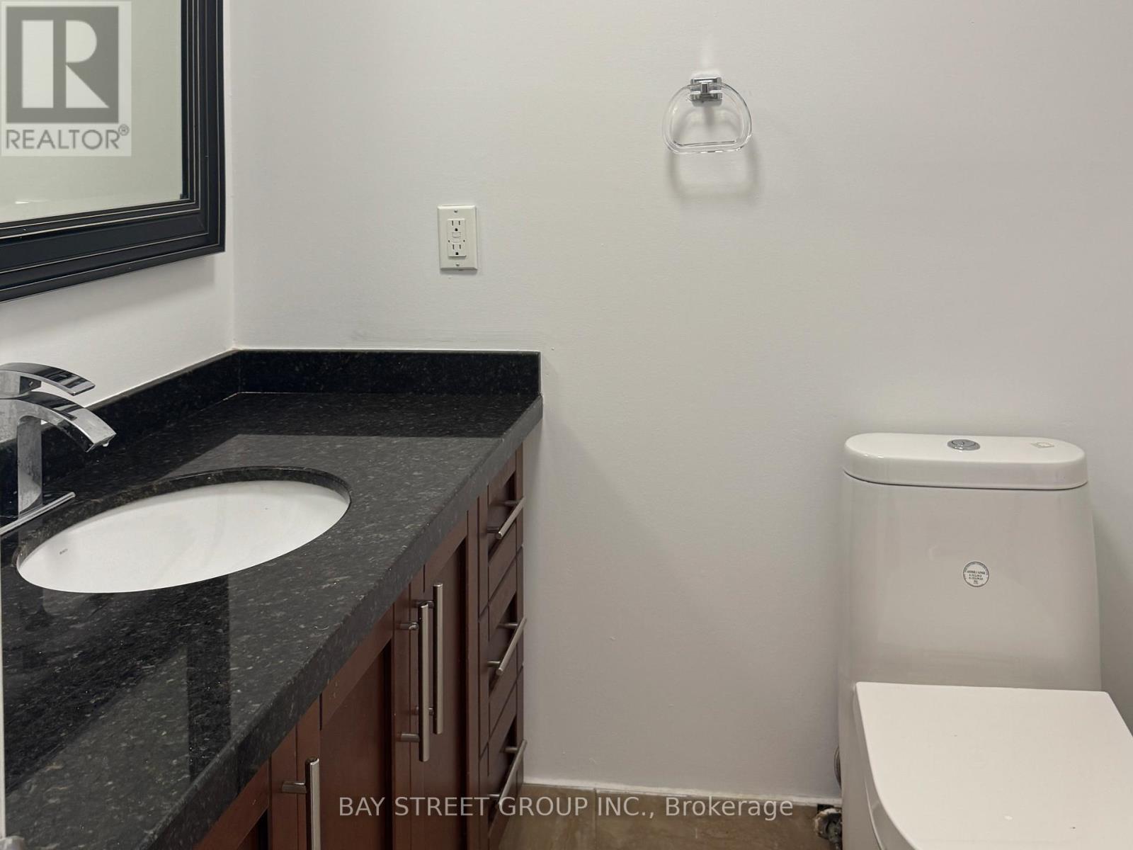 32 Perthshire Street, Toronto, Ontario  M1V 3A9 - Photo 8 - E13690026
