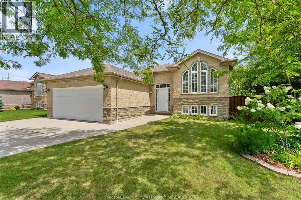 17 Hazel CRESCENT, Kingsville, Ontario