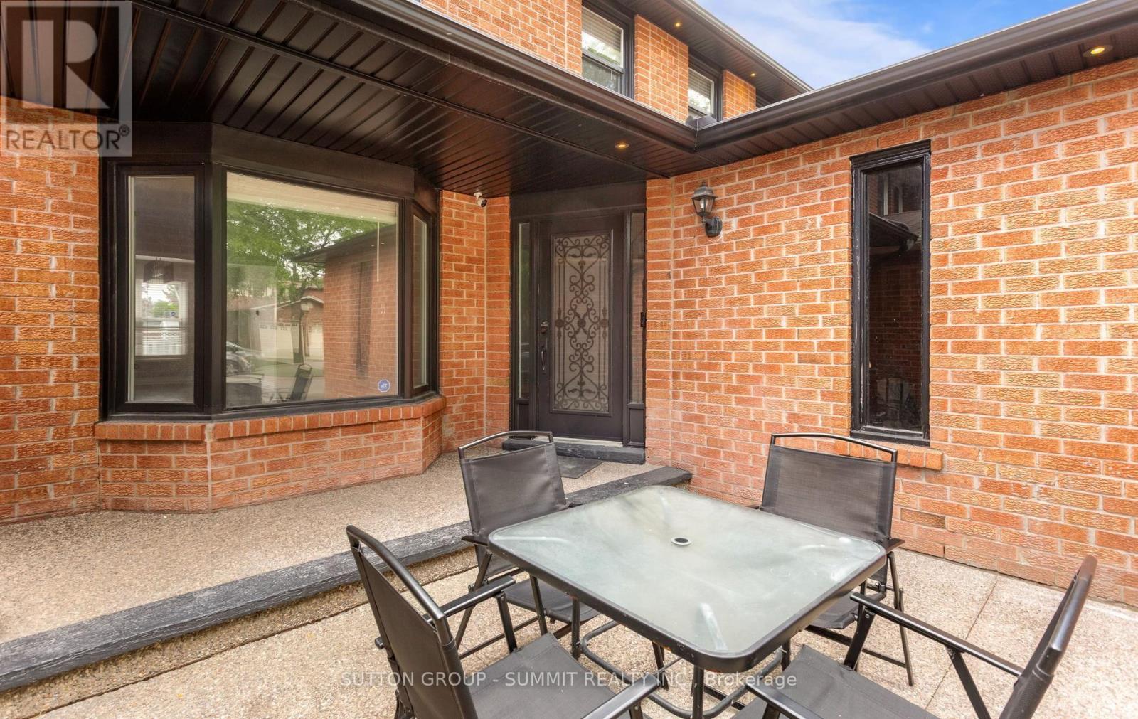 7136 Baywood Court, Mississauga, Ontario  L5N 5N6 - Photo 3 - W13690030