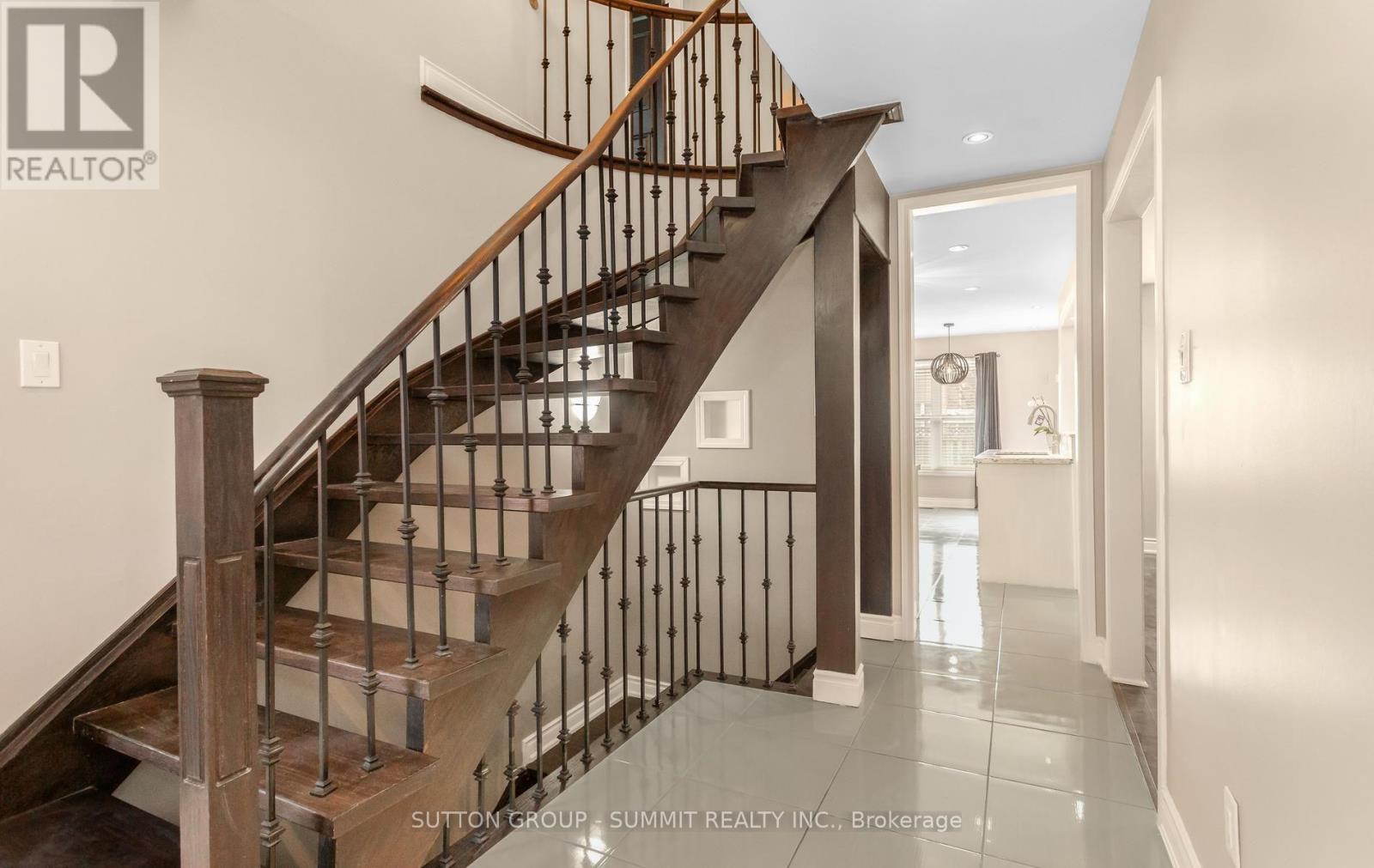 7136 Baywood Court, Mississauga, Ontario  L5N 5N6 - Photo 5 - W13690030
