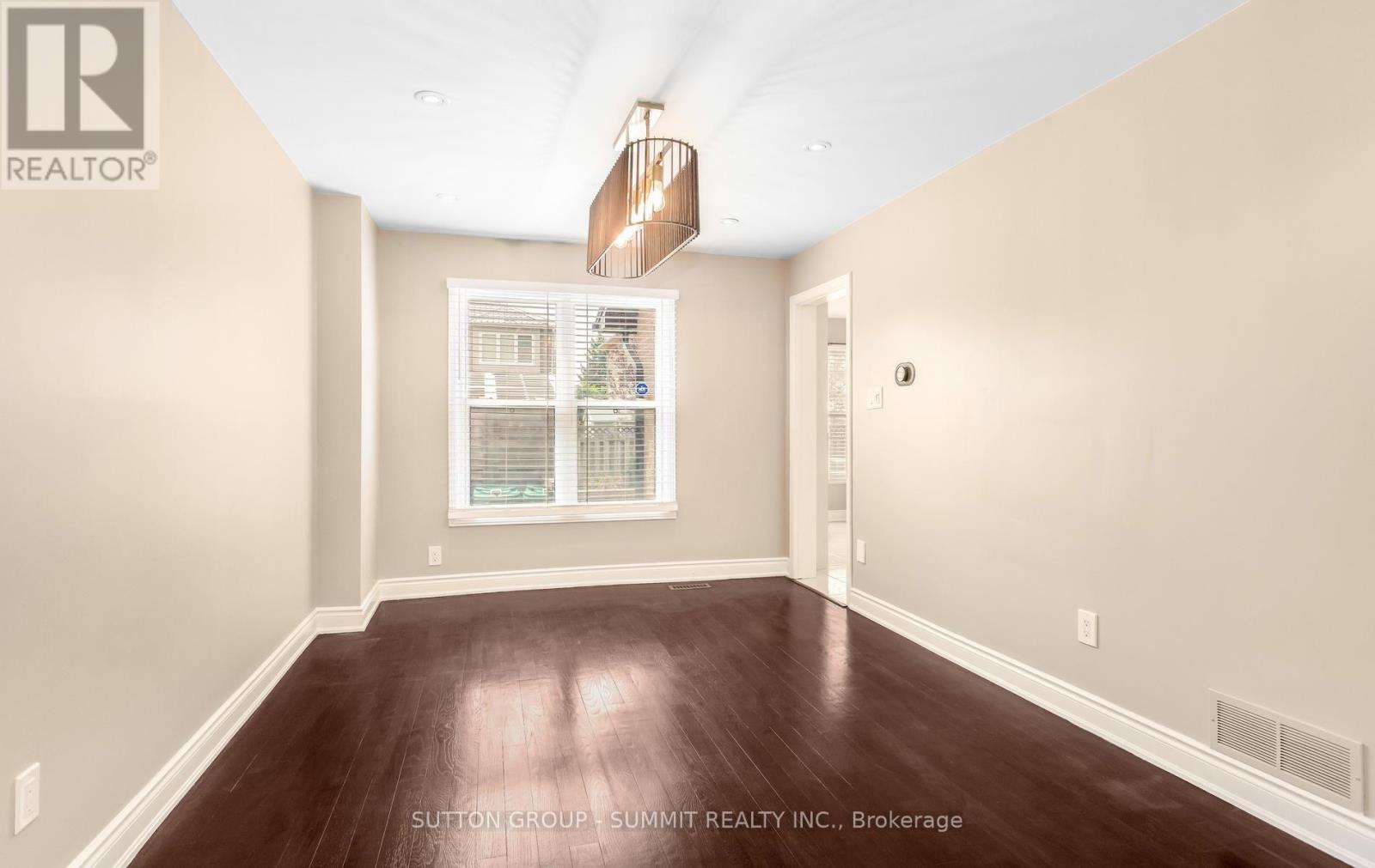7136 Baywood Court, Mississauga, Ontario  L5N 5N6 - Photo 7 - W13690030