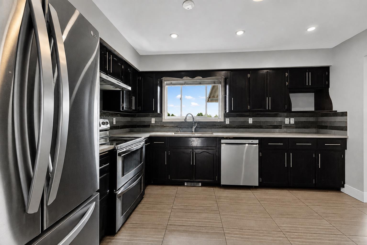 32478 Qualicum Place, Abbotsford, British Columbia  V2T 5A6 - Photo 10 - R3156841