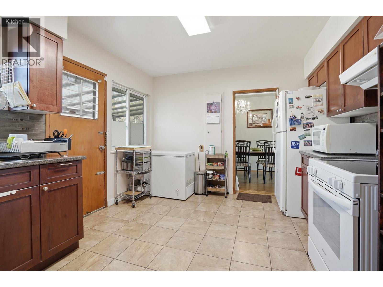 9645 David Drive, Burnaby, British Columbia  V3J 1H2 - Photo 9 - R3136904