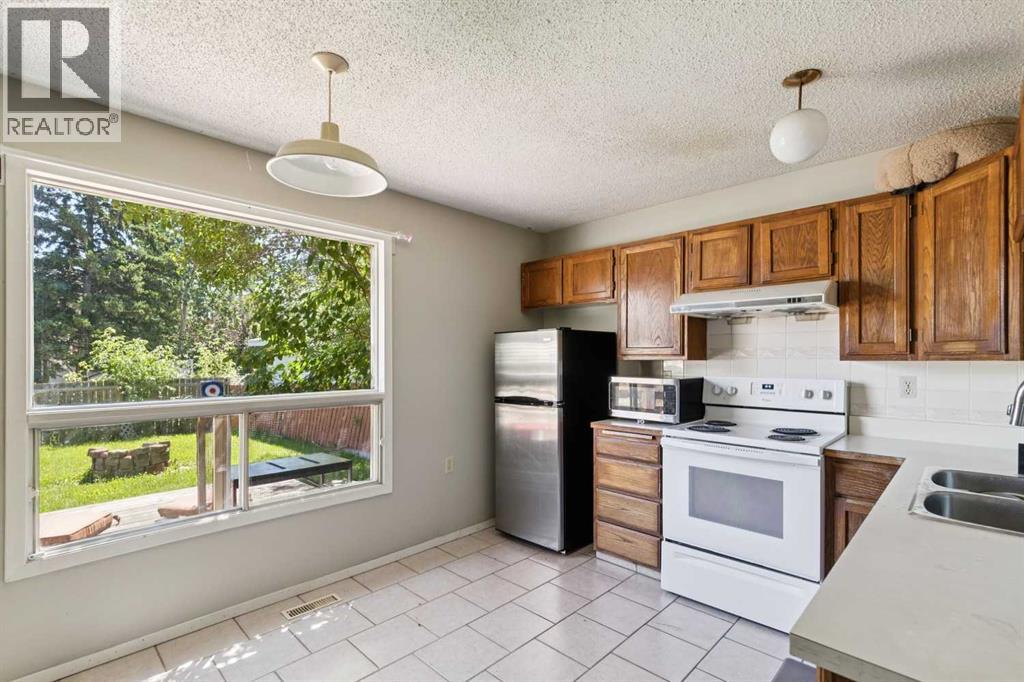 864 Queensland Drive SE, Calgary, Alberta  T2J 6E6 - Photo 6 - A2327675