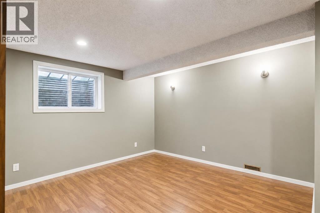 864 Queensland Drive SE, Calgary, Alberta  T2J 6E6 - Photo 13 - A2327675