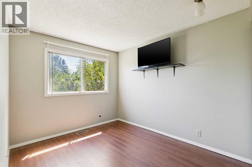 864 Queensland Drive SE, Calgary, Alberta  T2J 6E6 - Photo 12 - A2327675
