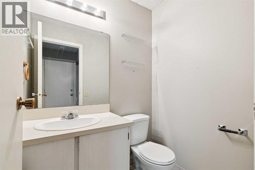 864 Queensland Drive SE, Calgary, Alberta  T2J 6E6 - Photo 7 - A2327675