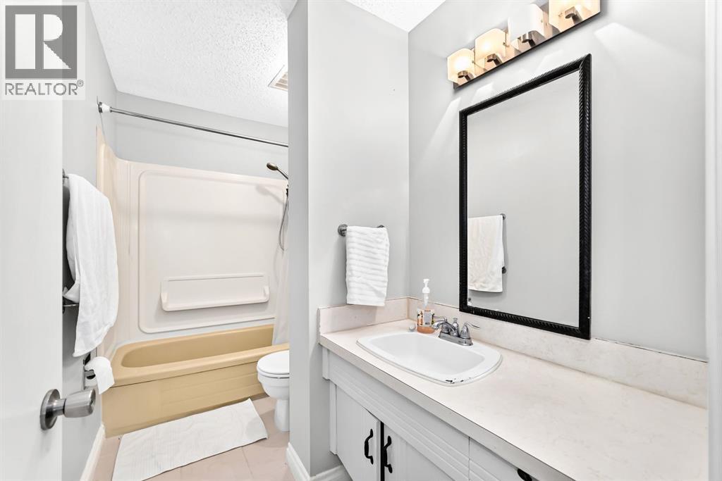 1949 Lytton Crescent SE, Calgary, Alberta  T2C 1K9 - Photo 21 - A2337494