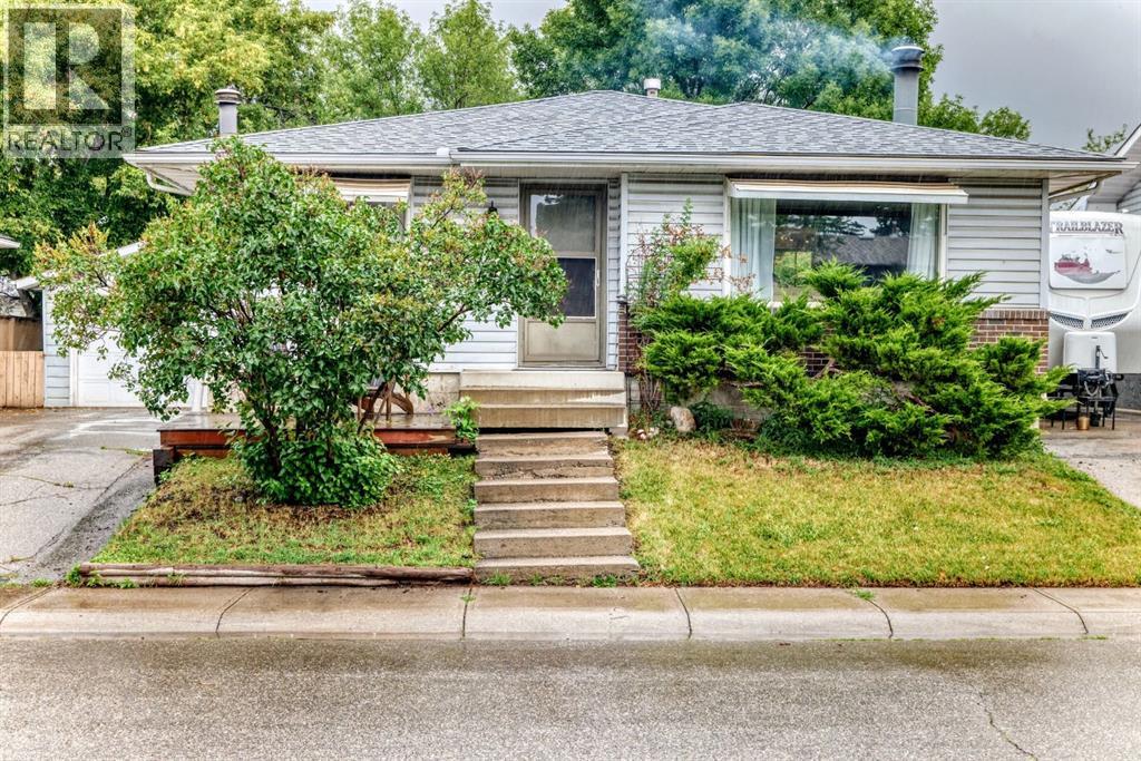 1949 Lytton Crescent SE, Calgary, Alberta  T2C 1K9 - Photo 3 - A2337494