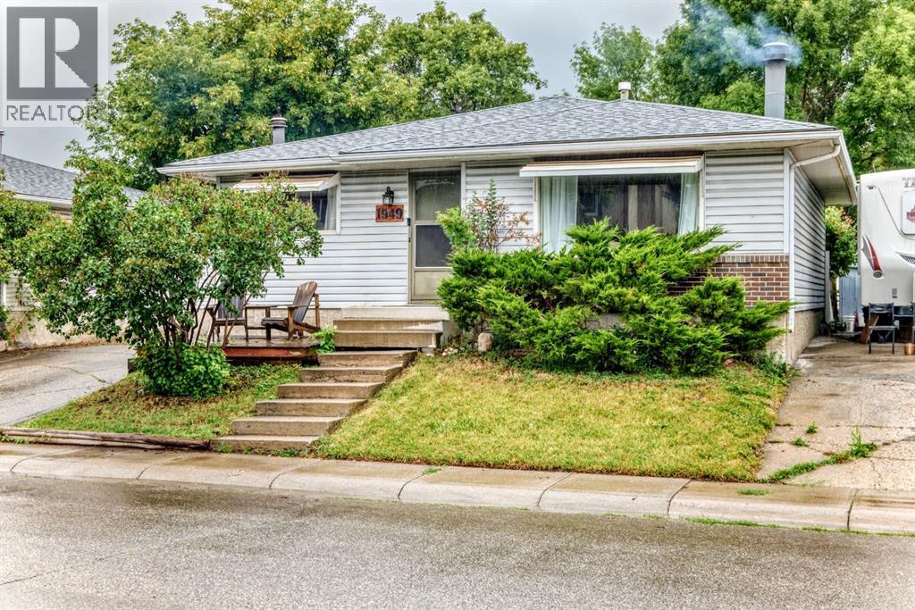 1949 Lytton Crescent SE, Calgary, Alberta  T2C 1K9 - Photo 2 - A2337494