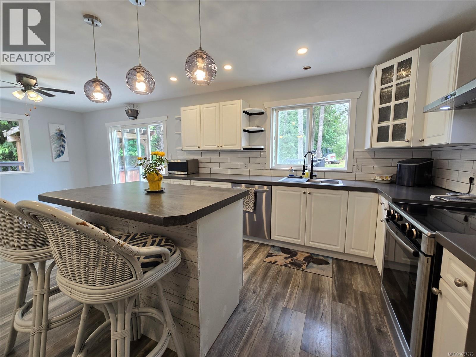 3271 Thain Rd, Cobble Hill, British Columbia  V8H 0B4 - Photo 3 - 1037373