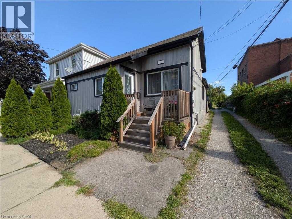 7 CAMPBELL Avenue, Hamilton, Ontario