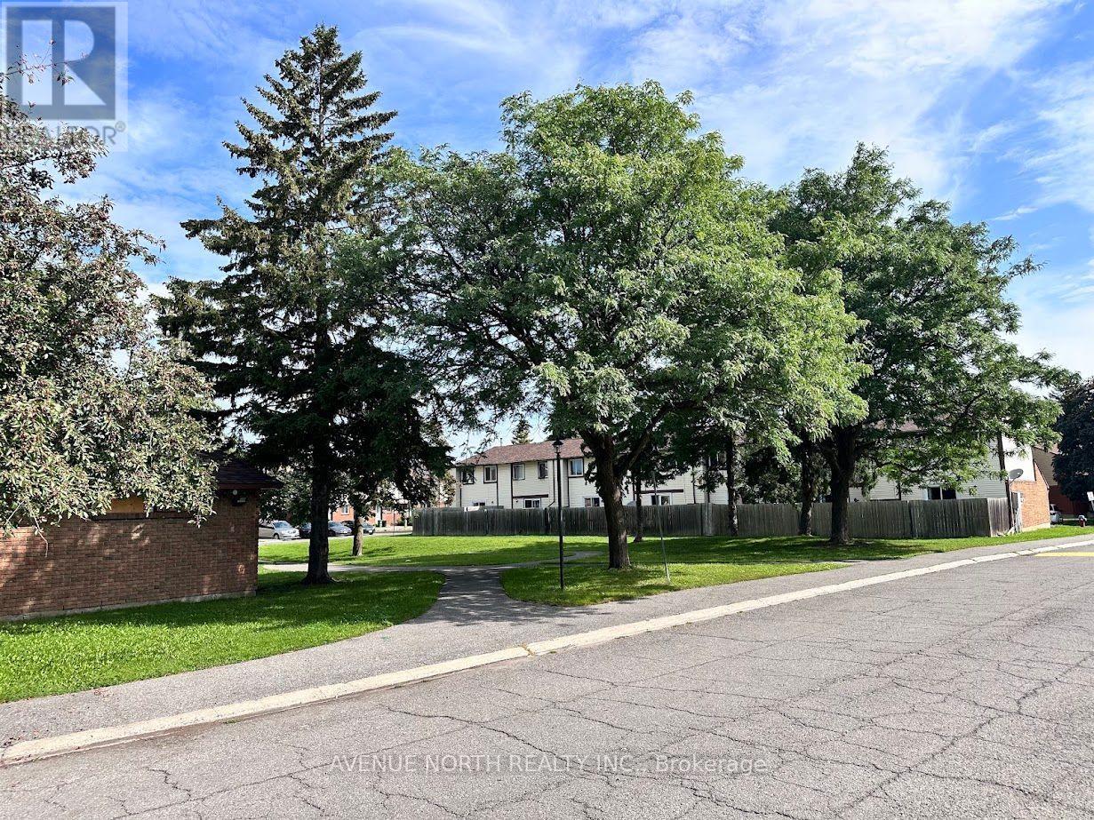 1352 Foxwell Street, Ottawa, Ontario  K1B 5J2 - Photo 5 - X13690050