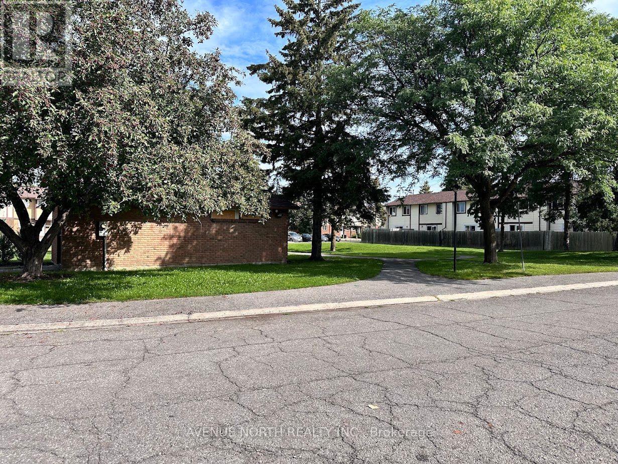1352 Foxwell Street, Ottawa, Ontario  K1B 5J2 - Photo 6 - X13690050