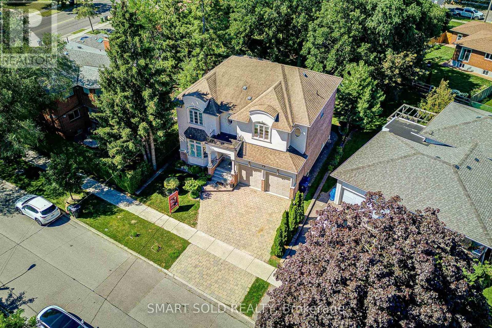 6 Brill Crescent, Toronto, Ontario  M2R 2X3 - Photo 2 - C13690052