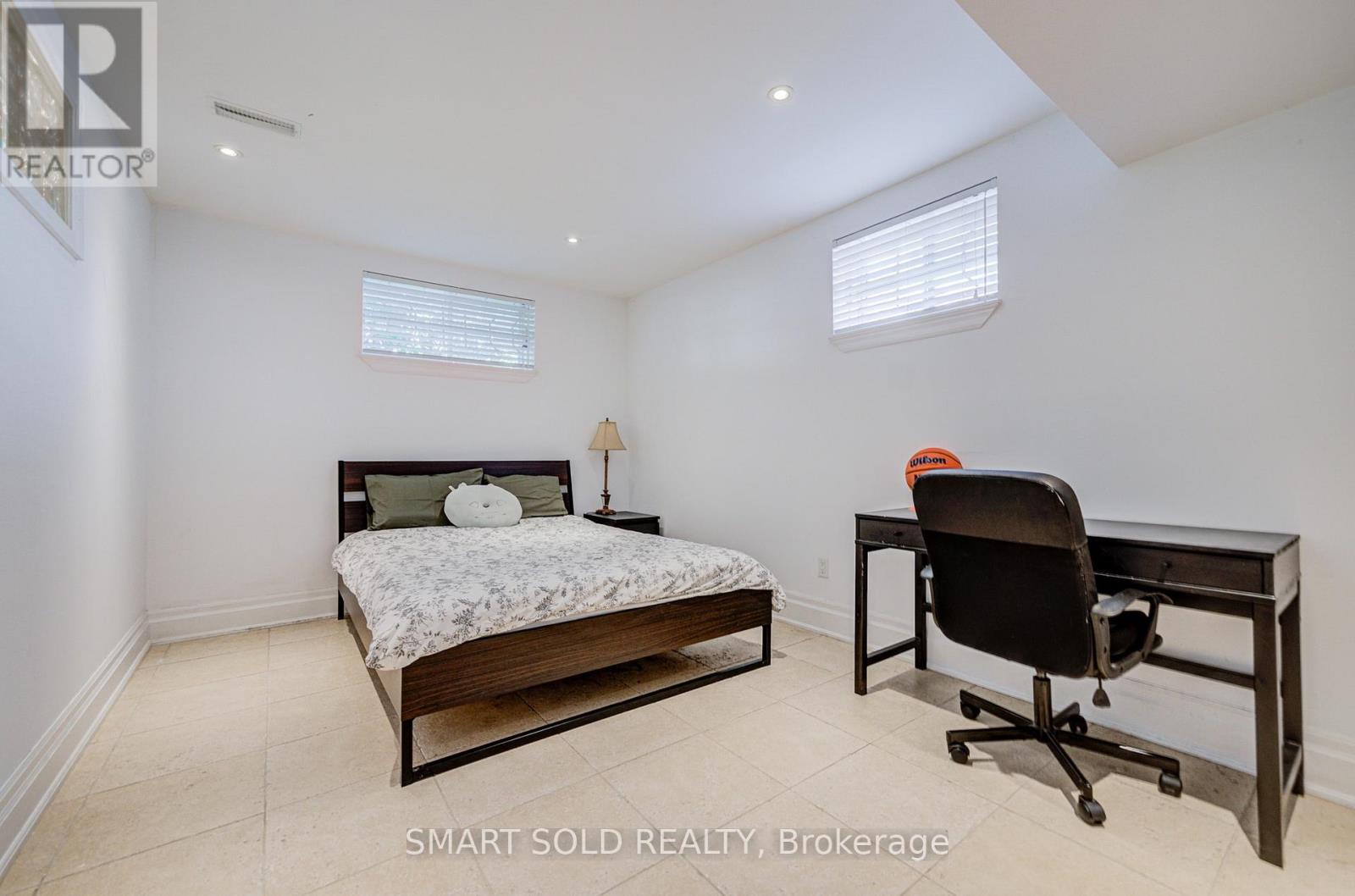 6 Brill Crescent, Toronto, Ontario  M2R 2X3 - Photo 35 - C13690052