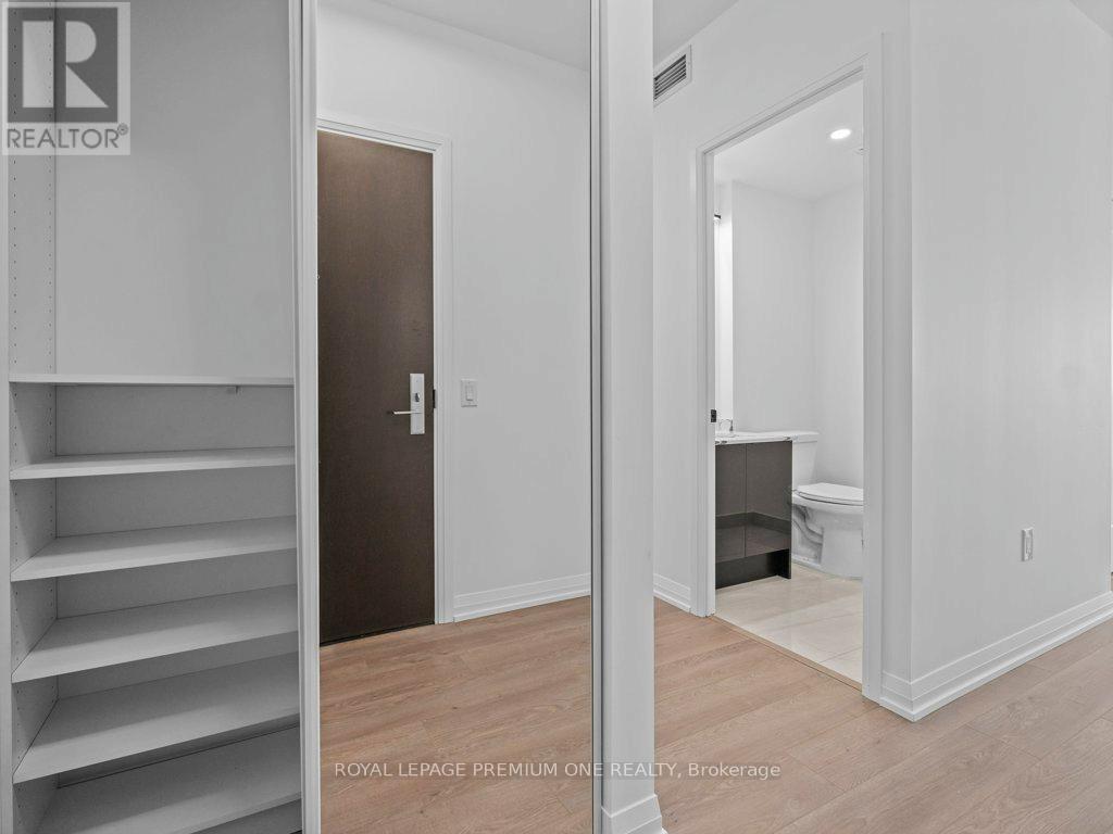 1520 - 9000 Jane Street, Vaughan, Ontario L4K 2M9 - Photo 3 - N13690074