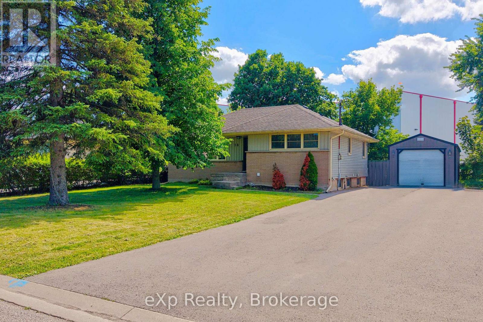 18 WILLOWDALE STREET, Brantford, Ontario