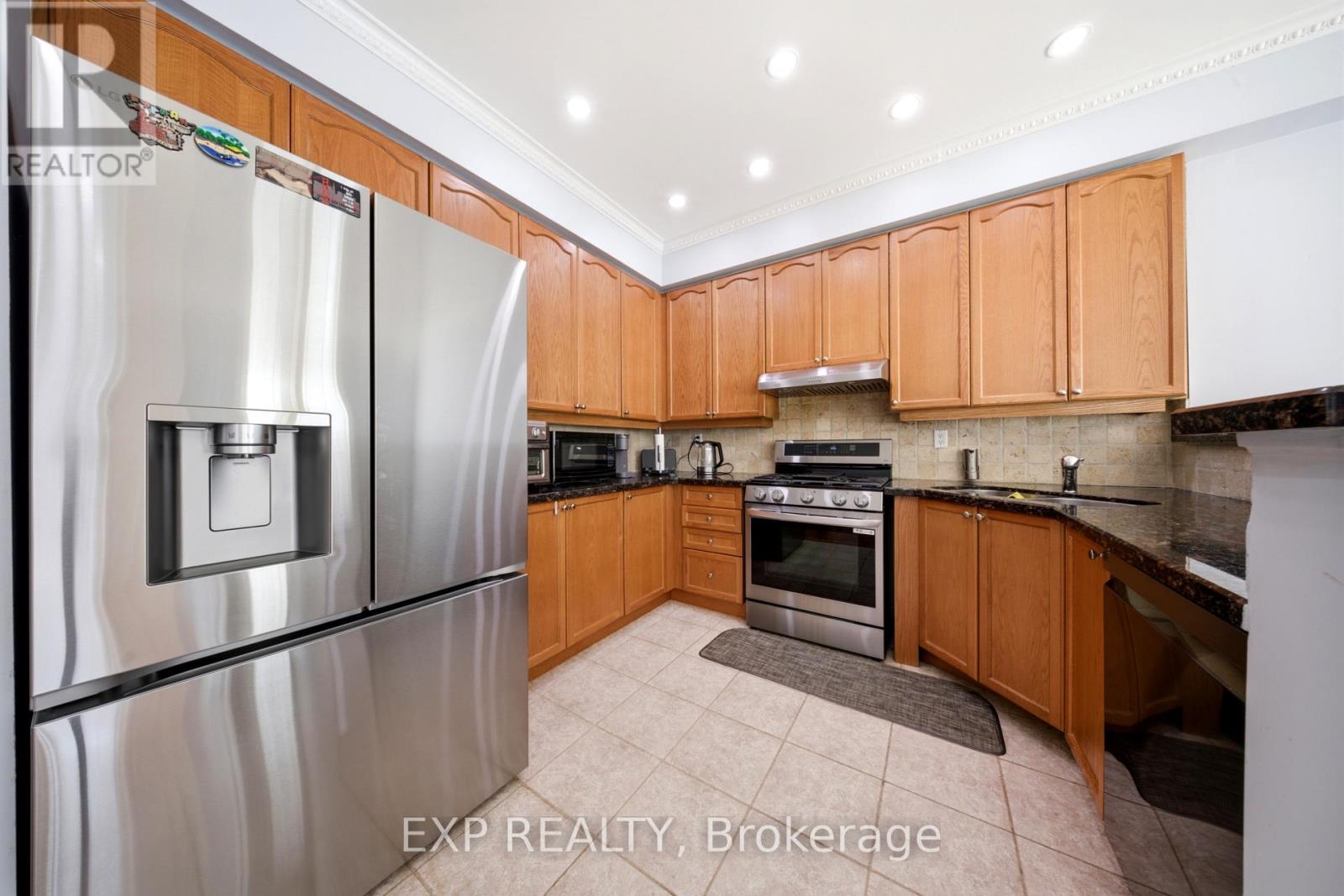 6 Purple Finch Court, Brampton, Ontario  L6X 5A3 - Photo 18 - W13690064
