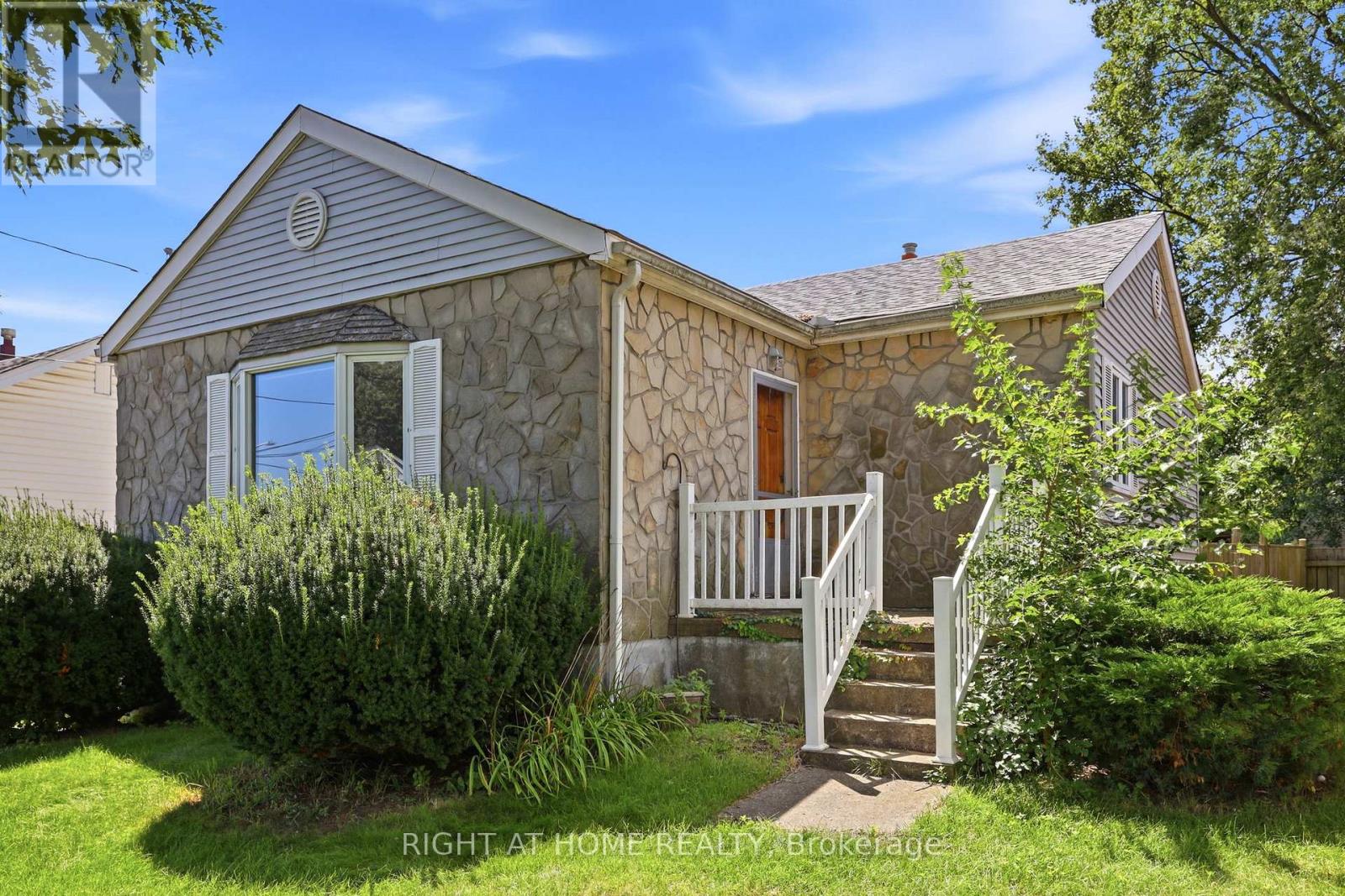 1290 STRATHY AVENUE, Mississauga, Ontario