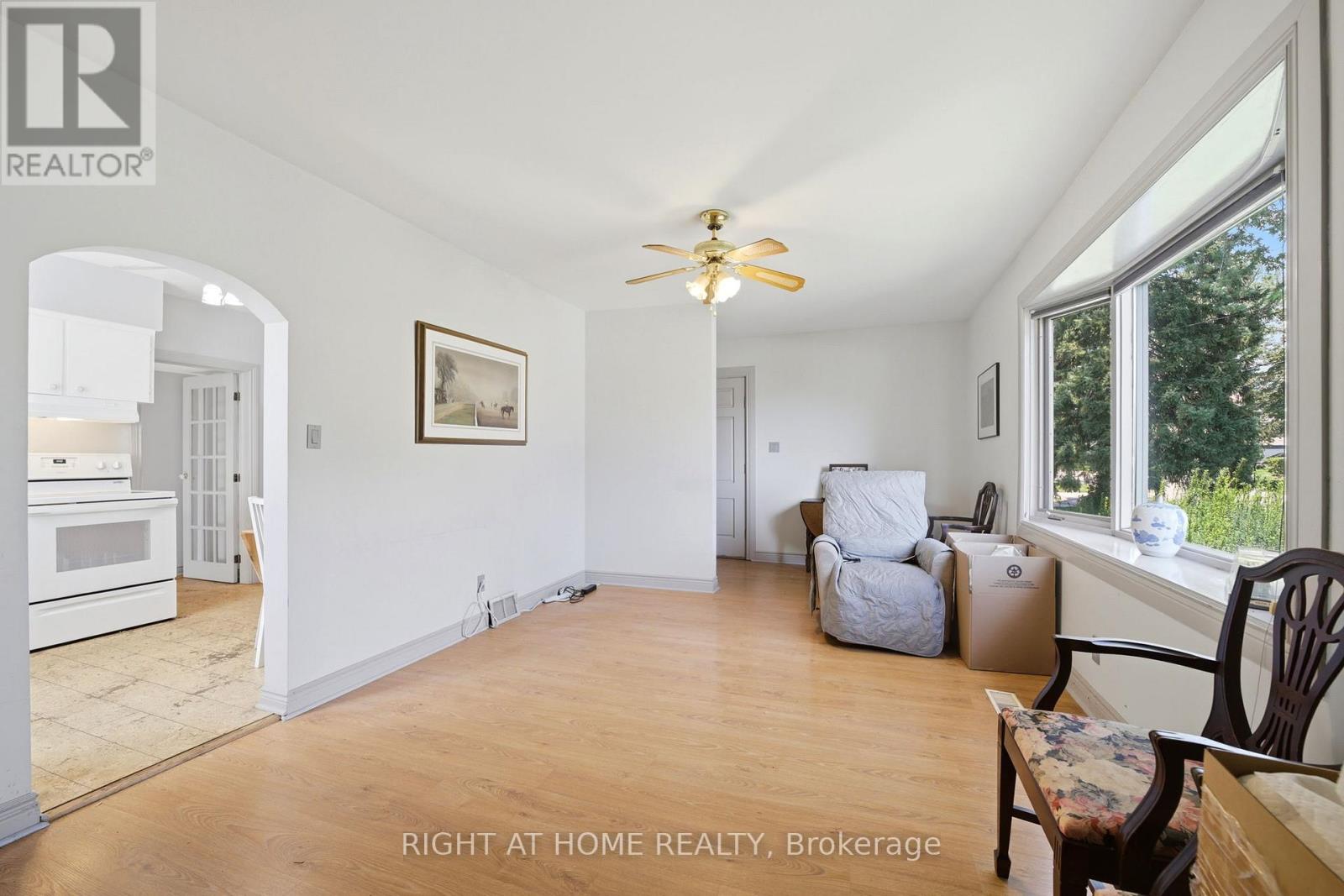 1290 Strathy Avenue, Mississauga, Ontario  L5E 2K8 - Photo 11 - W13690080