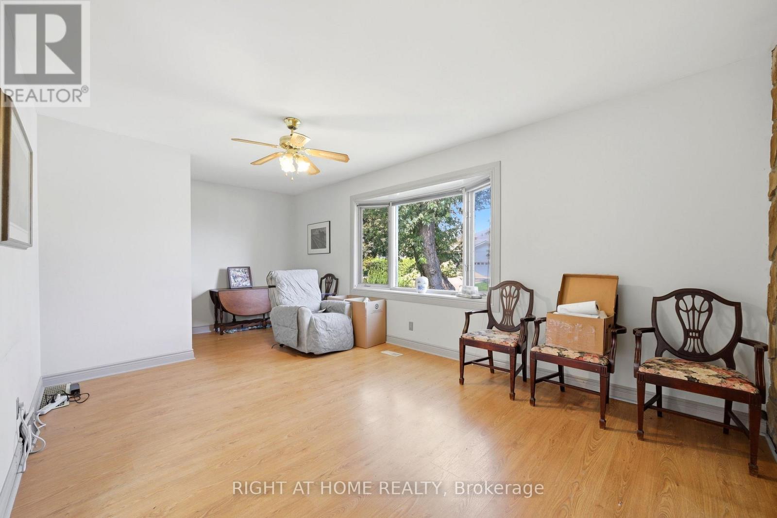 1290 Strathy Avenue, Mississauga, Ontario  L5E 2K8 - Photo 17 - W13690080