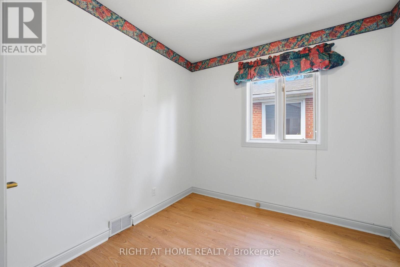 1290 Strathy Avenue, Mississauga, Ontario  L5E 2K8 - Photo 19 - W13690080