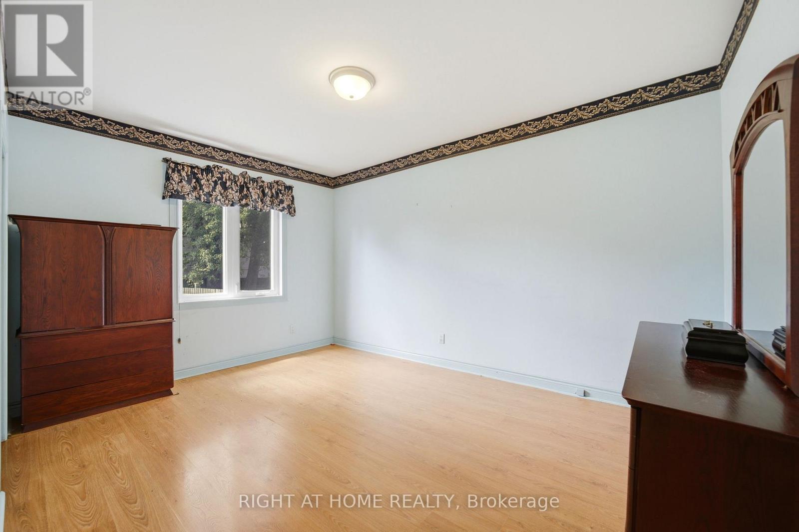 1290 Strathy Avenue, Mississauga, Ontario  L5E 2K8 - Photo 22 - W13690080