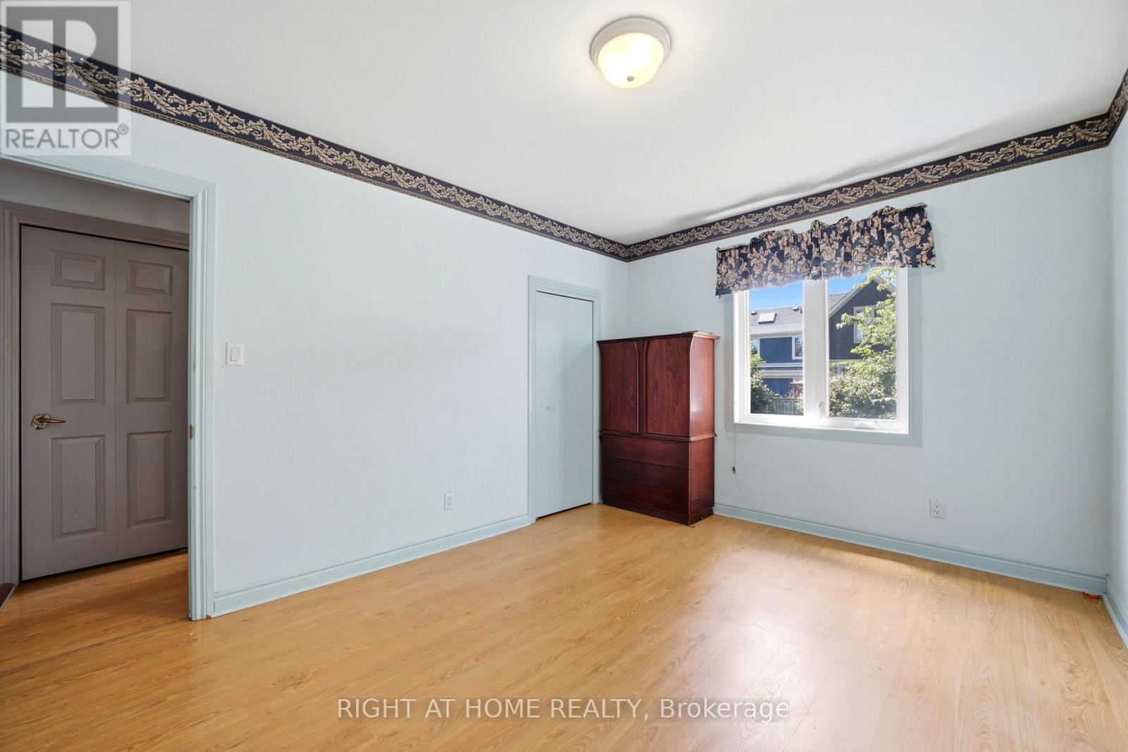 1290 Strathy Avenue, Mississauga, Ontario  L5E 2K8 - Photo 23 - W13690080