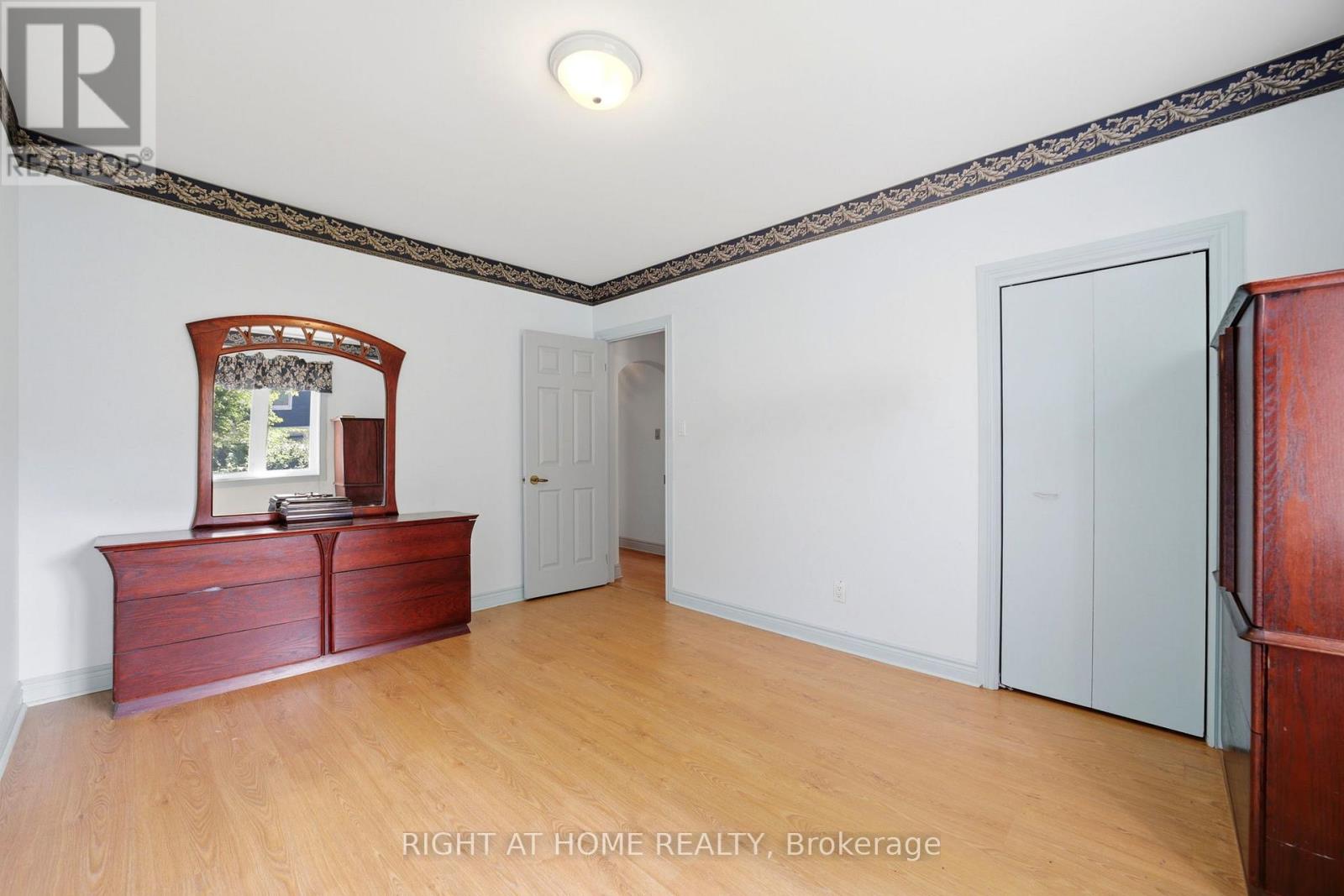 1290 Strathy Avenue, Mississauga, Ontario  L5E 2K8 - Photo 24 - W13690080