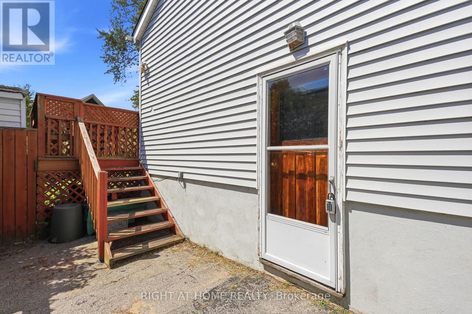 1290 Strathy Avenue, Mississauga, Ontario  L5E 2K8 - Photo 33 - W13690080
