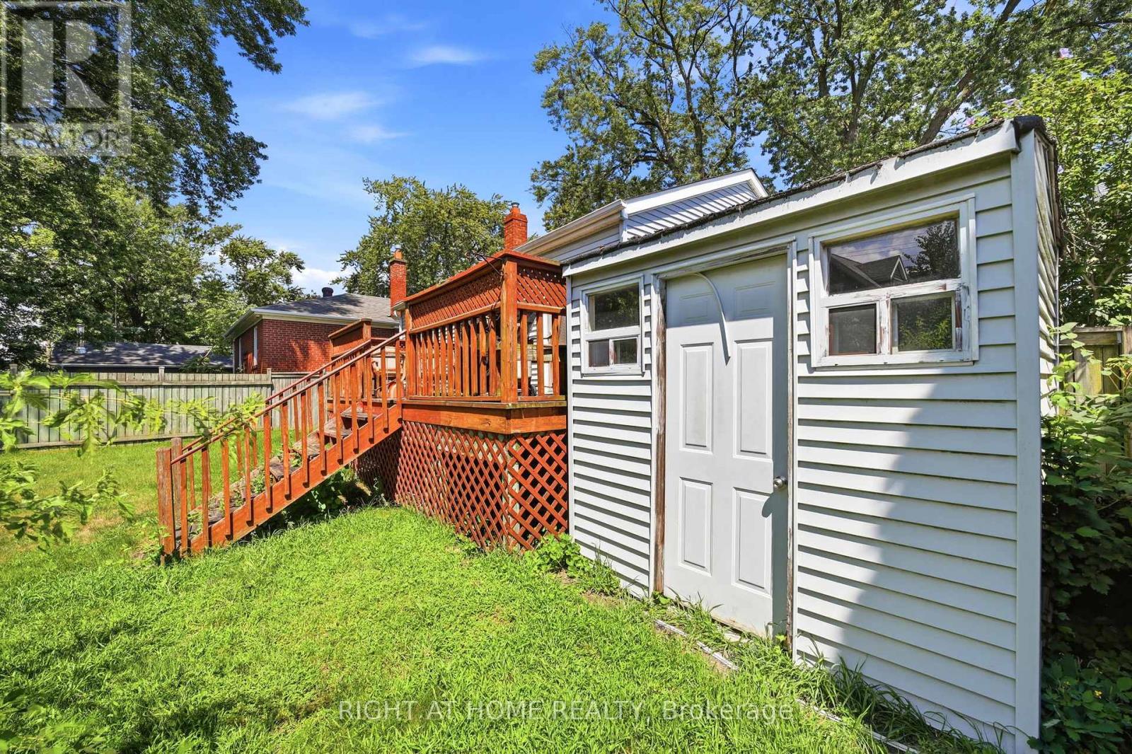 1290 Strathy Avenue, Mississauga, Ontario  L5E 2K8 - Photo 39 - W13690080