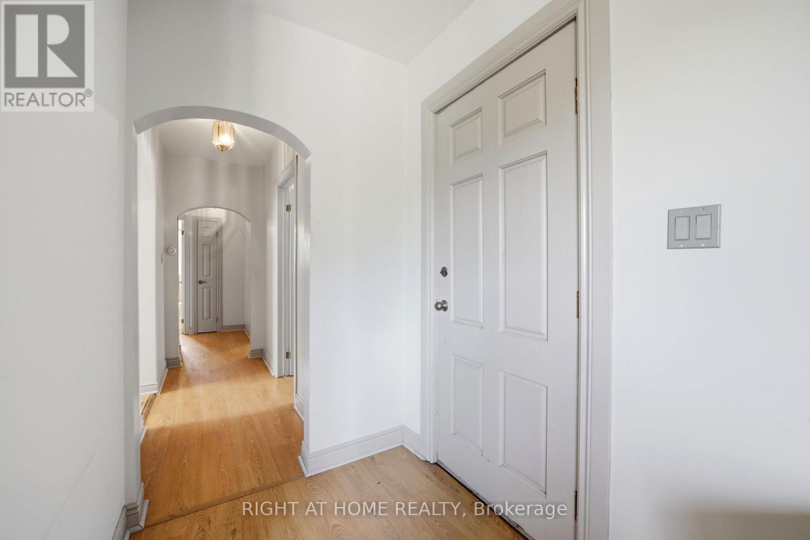 1290 Strathy Avenue, Mississauga, Ontario  L5E 2K8 - Photo 6 - W13690080