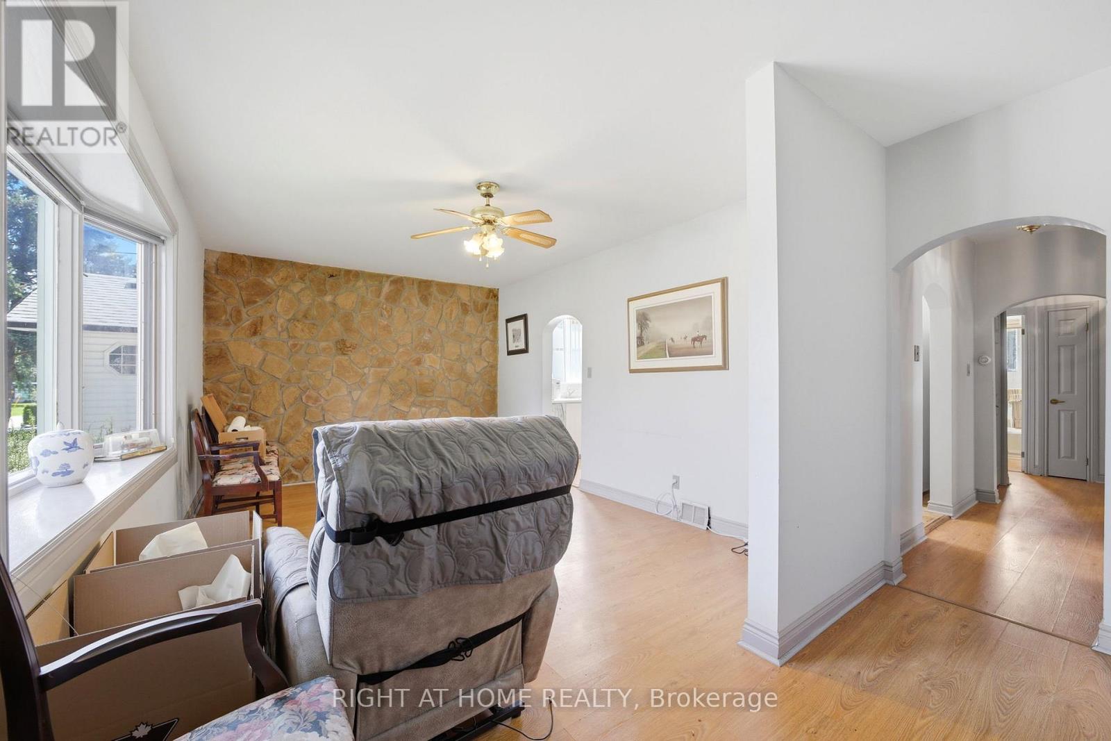 1290 Strathy Avenue, Mississauga, Ontario  L5E 2K8 - Photo 8 - W13690080